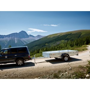 Универсальный бортовой прицеп Тактика 400Б – идеальный помощник для перевозки грузов