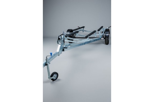 Усиленный лодочный прицеп Тактика 500 - Надежный транспорт для катеров и яхт Усиленный лодочный прицеп Тактика 500 - Надежный транспорт для катеров и яхт