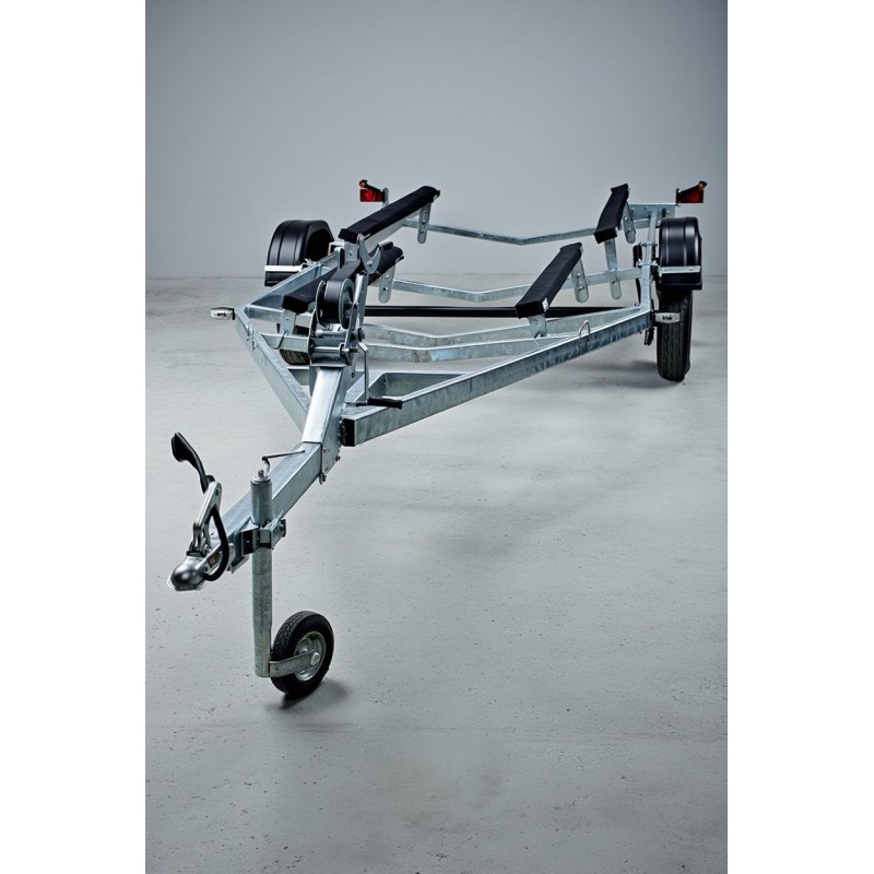 Усиленный лодочный прицеп Тактика 500 - Надежный транспорт для катеров и яхт Усиленный лодочный прицеп Тактика 500 - Надежный транспорт для катеров и яхт