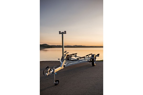 Усиленный лодочный прицеп Тактика 500 для гидроциклов – Надежность и Удобство в Каждой Поездке! Усиленный лодочный прицеп Тактика 500 для гидроциклов – Надежность и Удобство в Каждой Поездке!