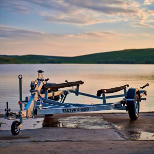 Универсальный лодочный прицеп Тактика 500 для алюминиевых лодок – Надежность и Удобство в Путешествиях!