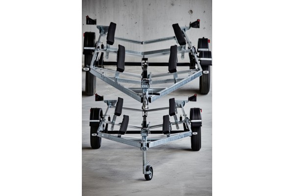 Усиленный лодочный прицеп Тактика 500 - Низкорамная платформа для надежной транспортировки лодок Усиленный лодочный прицеп Тактика 500 - Низкорамная платформа для надежной транспортировки лодок