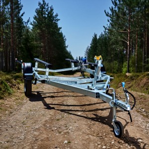 Универсальный прицеп Тактика 440 для квадроциклов – надежное решение для ваших приключений на природе!