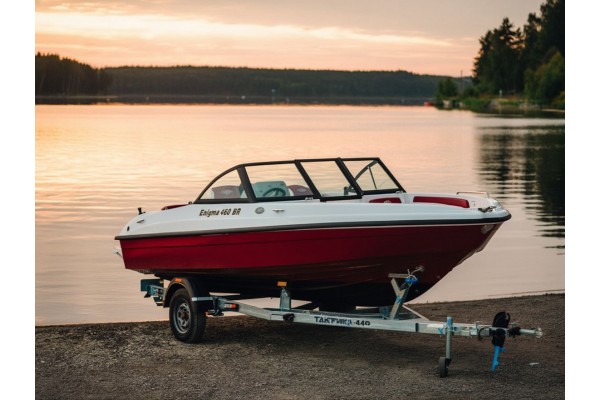 Прицеп Тактика 440 для лодок Enigma - надежный партнер для водных приключений! Прицеп Тактика 440 для лодок Enigma - надежный партнер для водных приключений!