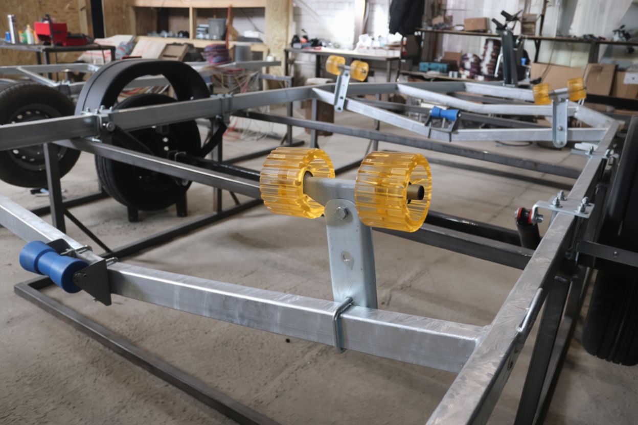 Монтаж роликового лонжерона на прицеп