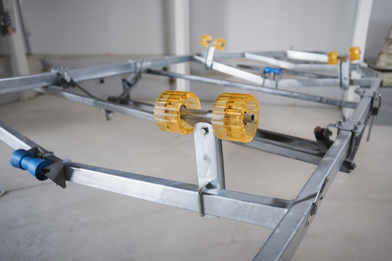 Роликовый лонжерон для прицепа